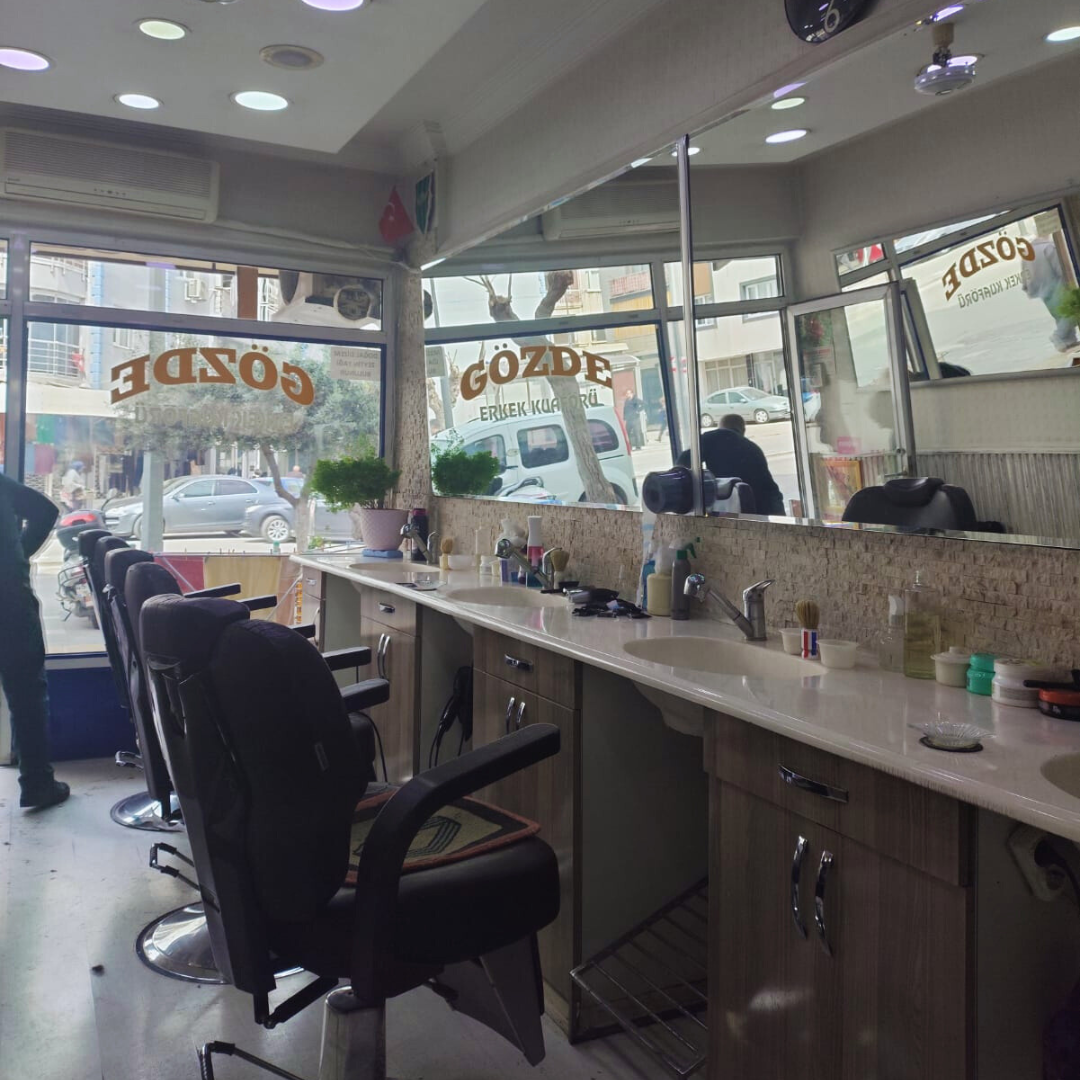 Akhisar erkek kuaförü salon iç mekânı
