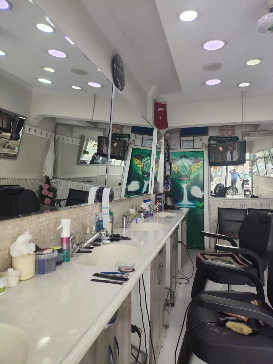 Gözde Erkek Kuaförü salon atmosferi — Akhisar