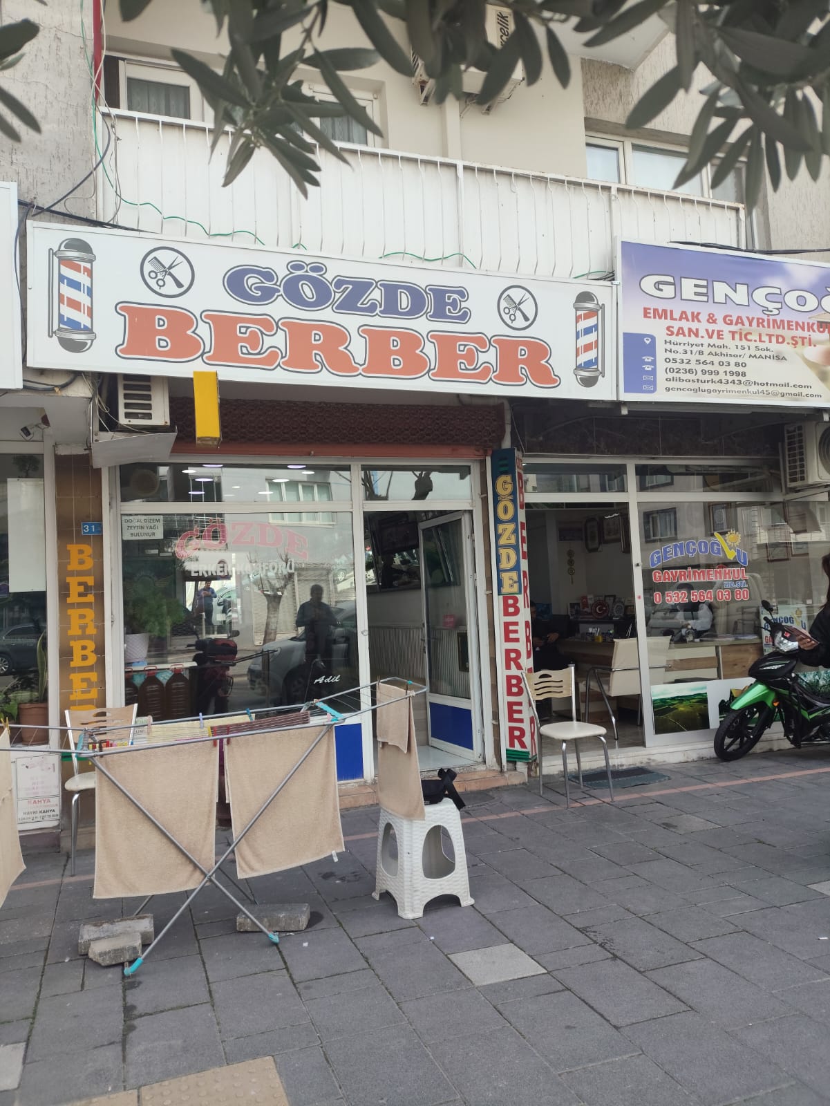 Akhisar berber salonu iç görünümü